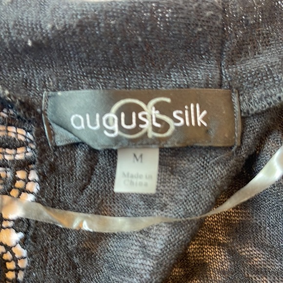 Short sleeve sweater light weight. Great for fall! - Picture 5 of 5